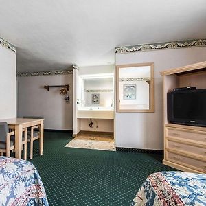 Non-Smoking Double Queen Room